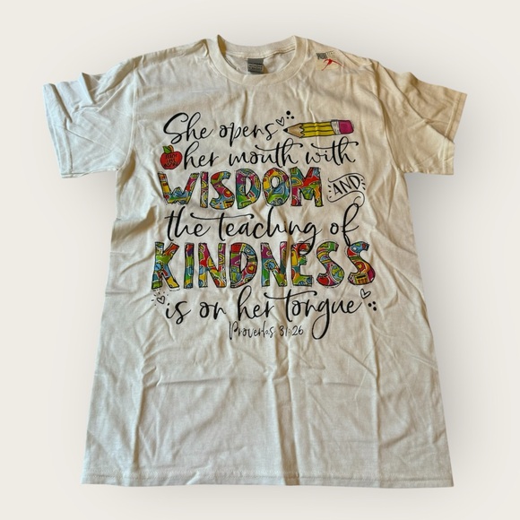 Gildan She Opens Her Mouth With Wisdom Proverbs 31:26 Graphic T-Shirt - Picture 1 of 5